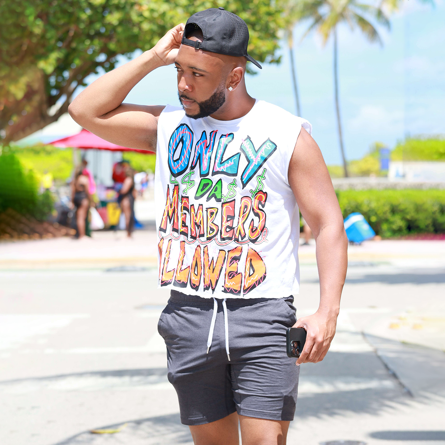 ONLY DA MEMBERS Men's Light Cropped Tee
